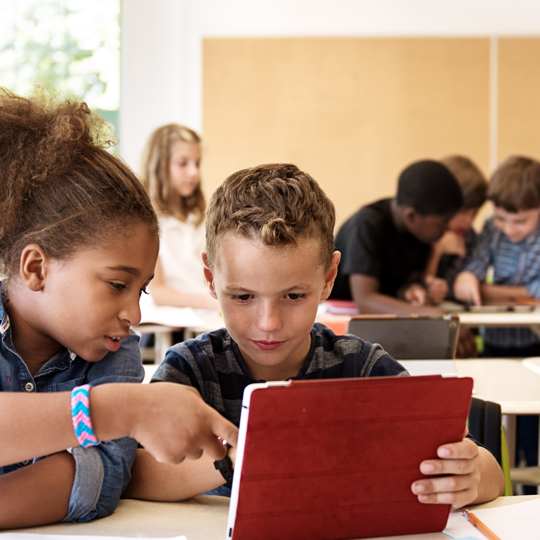 Enfant avec Tablette